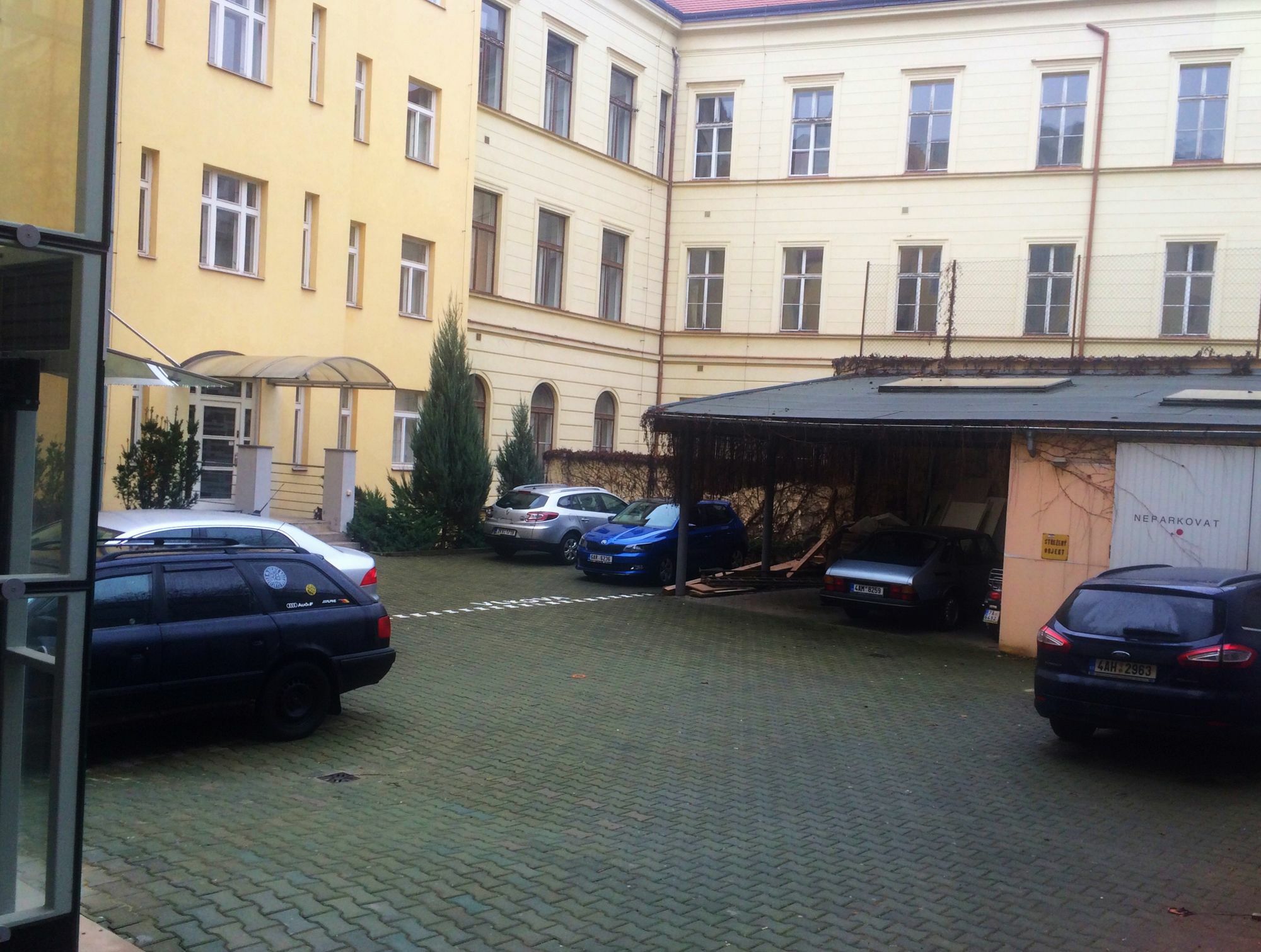 Residence Vita Nejedleho Praga Exterior foto